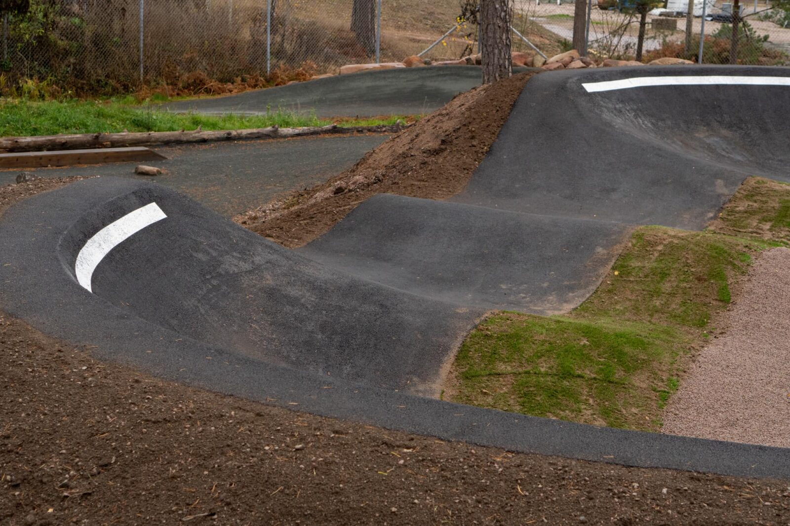 Asfalterad pumptrack för mtb